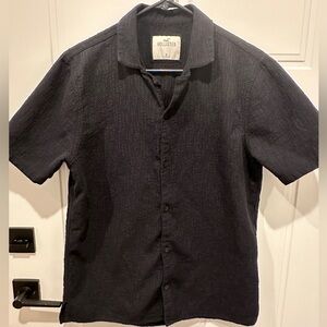 Hollister Men's Black Seersucker Short Sleeve Button Down Shirt